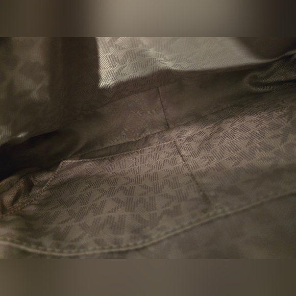 The Michael Kors Jet Set Travel Crossbody Bag in light blue - Picture 7 of 12